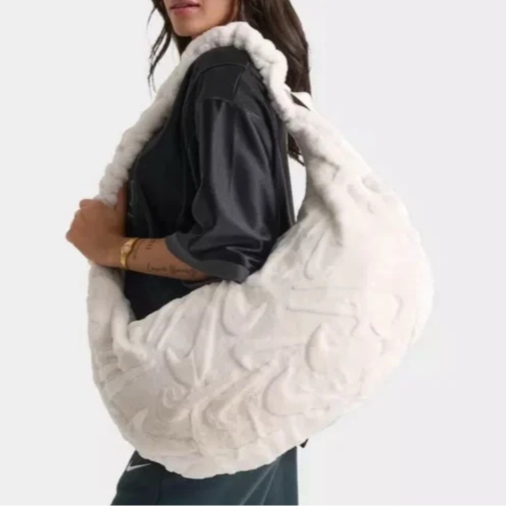 Nike Sportswear Faux Fur Slouch Bag 19L Women Casual Bag Phantom NWT HQ7515-030